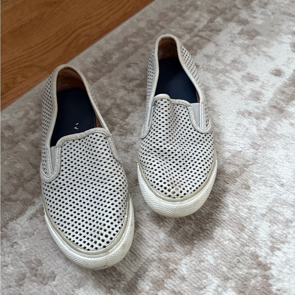 Slip on sneaker